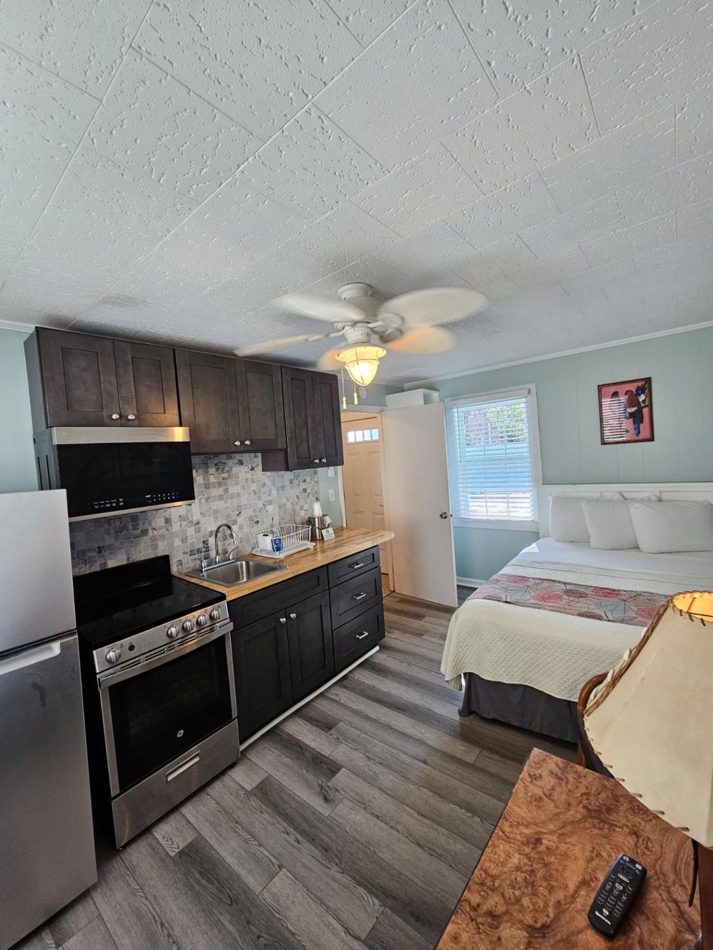 Island Guesthouse And Motel Obx Мантео Экстерьер фото